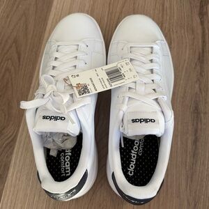 NWT adidas White Low-Top Cloudfoam Sneakers with Black Heel Accent